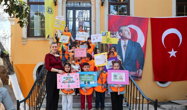 Bucalı minikler kütüphaneyi keşfetti