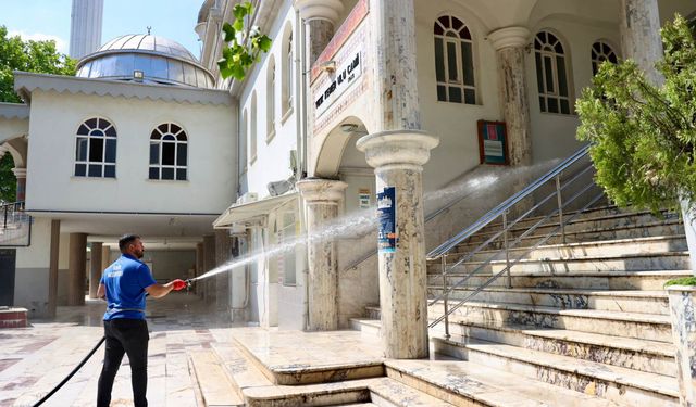 Buca’da ibadethaneler bayrama hazır