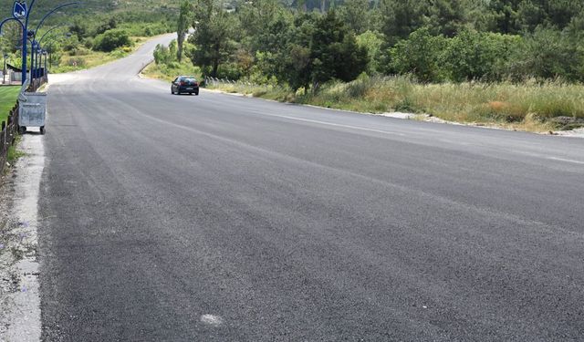 Manisa'daki kırsal mahallelerde yol yapım çalışmaları tam gaz!