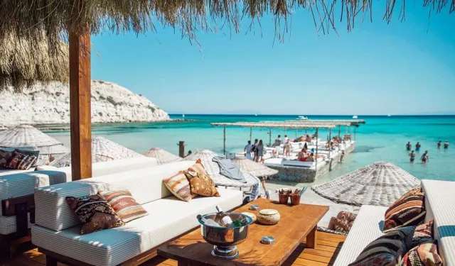 Alaçatı’nın turizm başkanından beach club açıklaması: Fiyatlar makul!