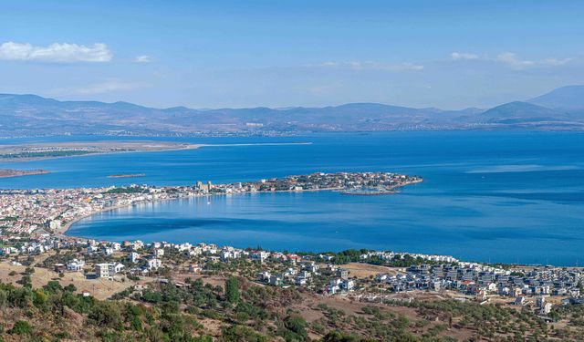 Folkart Arsa Dikili’de müstakil villa imarlı tapu teslimleri başladı!