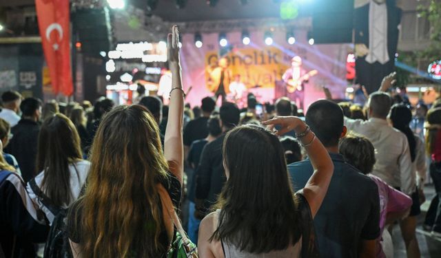 Bornova’da dopdolu 19 Mayıs!