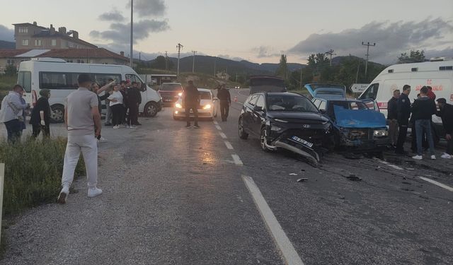 Kütahya’da trafik kazası; 3 yaralı