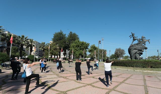 Konak'ta açık havada spor keyfi