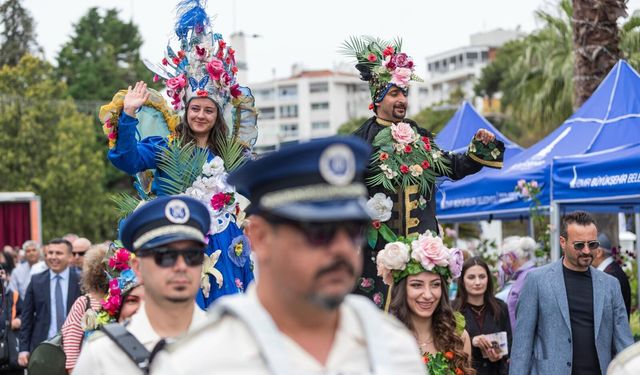 İzmir’de Çiçek Festivali başladı: Kültürpark rengarenk oldu!