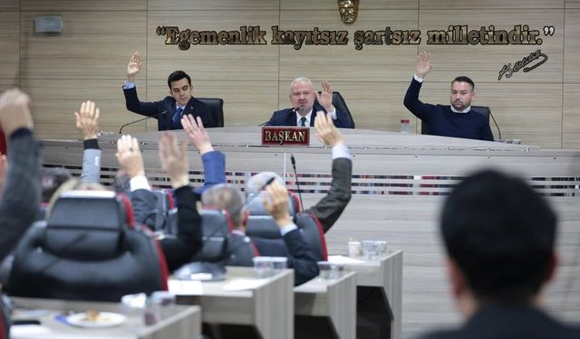 Menemen Meclisi’nde bütçe polemiği: CHP’den ‘sapma’ eleştirisi, AK Parti’den ‘denk’ yanıtı