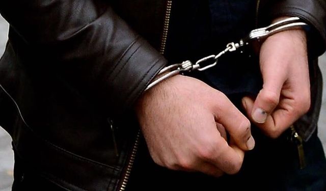 Seferihisar’da “rüşvet” operasyonu: Gazeteci ve belediye personeli gözaltında!