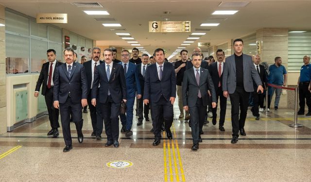 Adalet Bakan yardımcılarından İzmir Adliyesi'ne ziyaret
