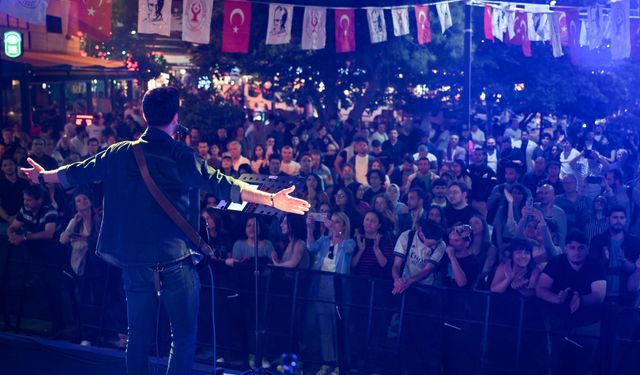Bornova’da Gençlik Haftası yerel sanatçılara emanet!