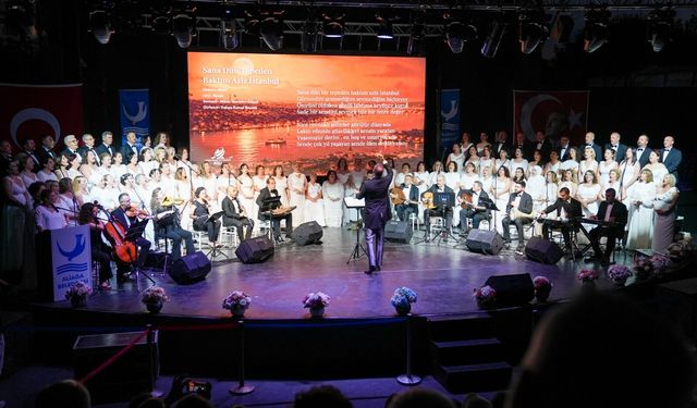 Yağmura rağmen büyük ilgi: ASEV Korosu’ndan İstanbul şarkıları gecesi