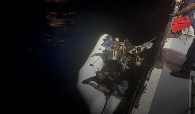 İzmir'de 59 düzensiz göçmen yakalandı