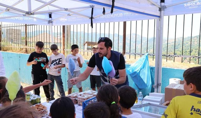 Başkan Tugay’dan çocuklara karne hediyesi