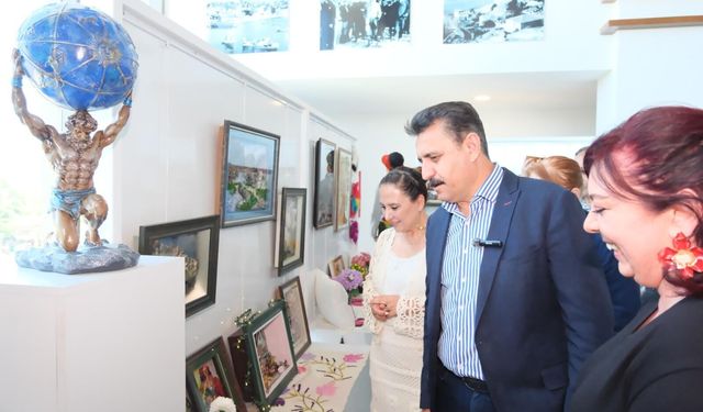 Dikili’de sanat rüzgarı: El emeği eserler sanatseverlerle buluştu
