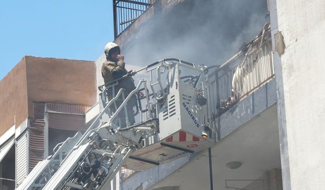 Karabağlar'da yangın: 6 kişi tahliye edildi