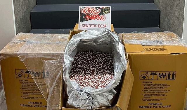 İzmir'de uyuşturucu operasyonu; 300 bin hap ele geçirildi!