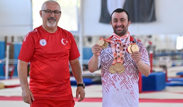 İstiklal Marşı’nı yedi kez okuttu, Türkiye’nin gururu oldu!