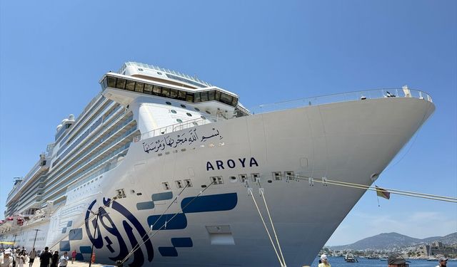 Bodrum'a denizden 2 bin 124 turist!