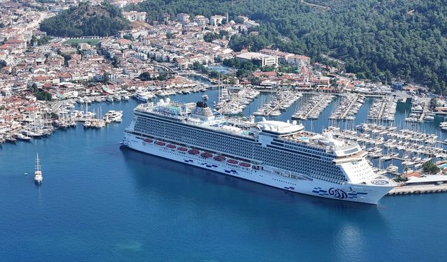 Marmaris'e denizden 2 bin 41 turist!