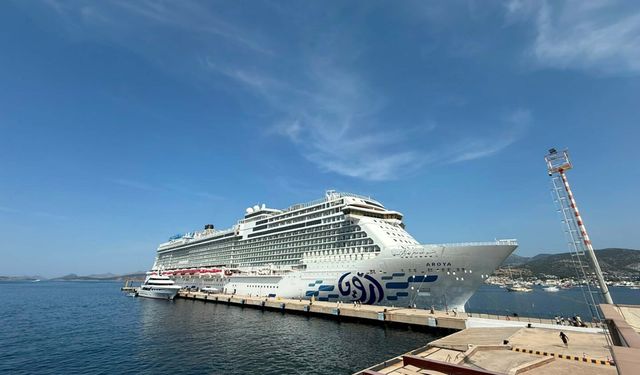 Bodrum'a denizden 2 bin 59 turist