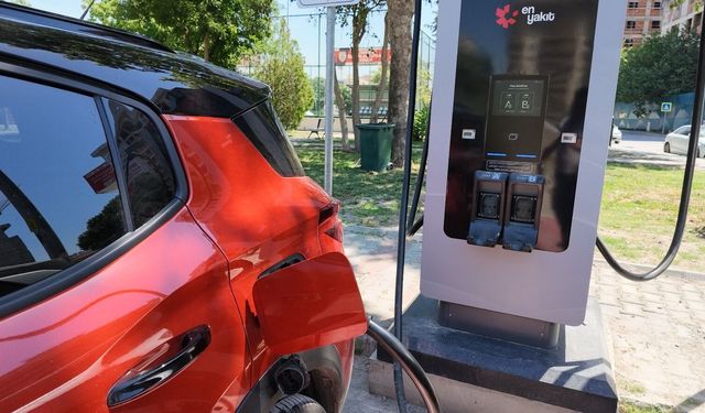 Bayraklı 'da 10 noktada 20 şarj ünitesi