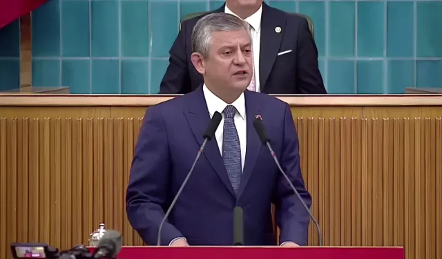 Özel: Ferdi Zeyrek için 'çarpıldı' manşeti atan kadın partide çikolata dağıtıyor!