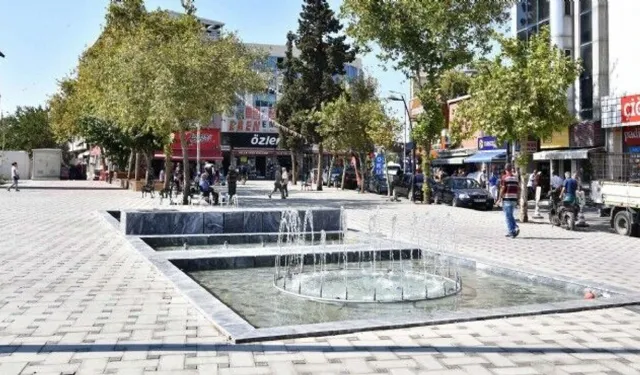 Çiğli’nin asırlık meydanı yeniden doğuyor: Plan oybirliğiyle geçti