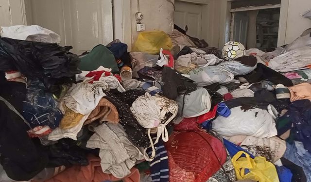 6 kez temizlenen evden yine 6 kamyon çöp çıktı