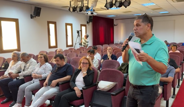 Dikili Meclisi'nde CHP'li üyeden AK Partili üyeye küfür iddiası: "Mikrofonunu kapat, s...tirsin gitsin!"