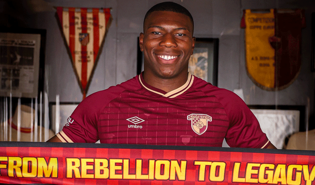 Sinclair Armstrong Göztepe'de!