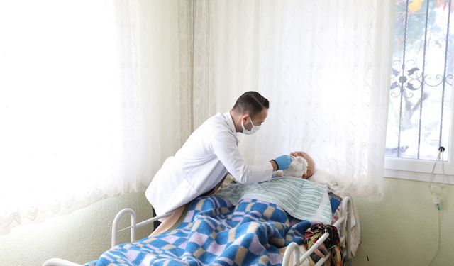 Menderes’in evde bakımı mutlu ediyor