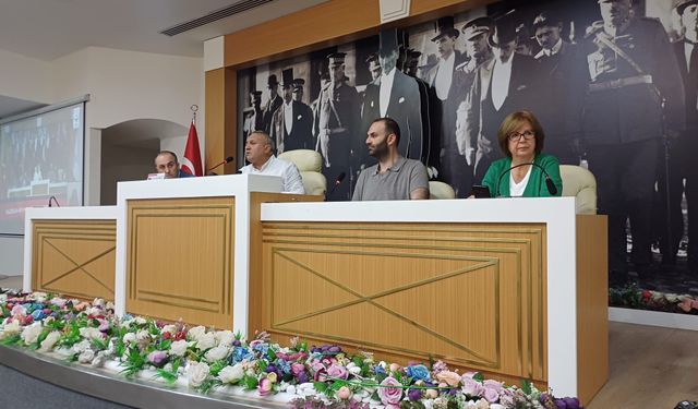 Çiğli Meclisi’nde ‘çöp suyu’ tartışması: İzmir’in dağları gaz kokuyor!