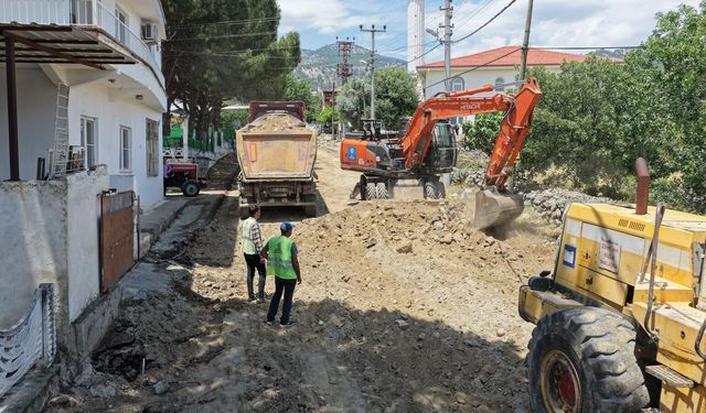 Çerçioğlu’ndan Kuyucak’ta yol yenileme çalışması!