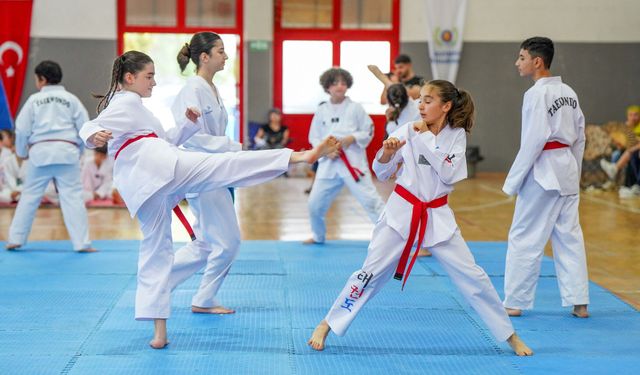 Gaziemirli 81 taekwondocu kuşak atlamak için ter döktü