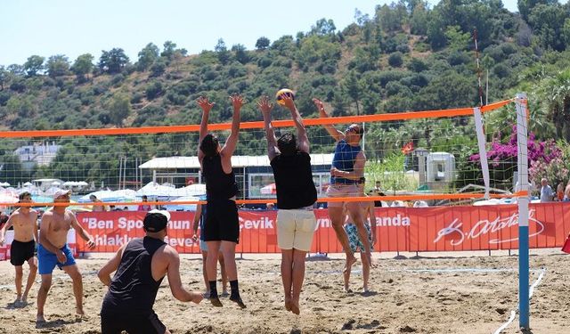 Menderes'te plaj voleybolu coşkusu!