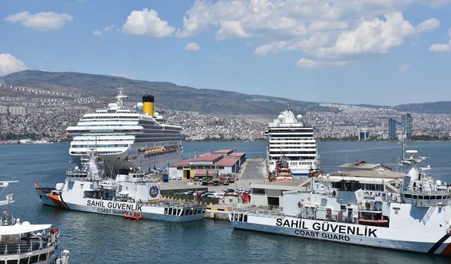 İzmir'e 2 yüzen otel yanaştı!