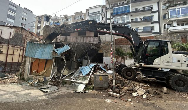 363 metruk bina yıkıldı... Konak'ın çehresi değişiyor!