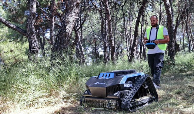 Konak’tan teknolojik adım: Ot biçme robotu sahada