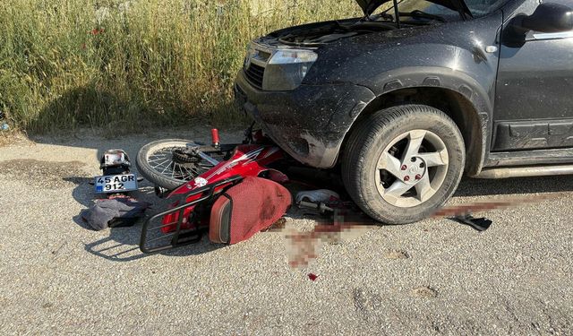 Kula'da trafik kazası: 18 yaşındaki genç ölümden döndü