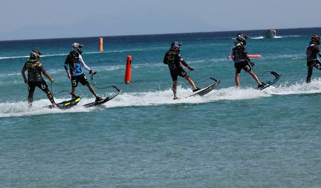 Motosurf heyecanı Çeşme'de başlıyor