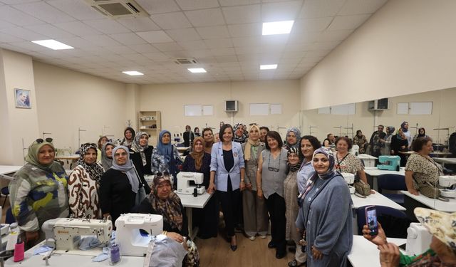 Tekstil Akademisi açıldı... Karabağlar’da üretime güçlü hamle!