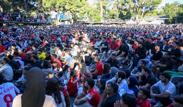 Bornova’da tek yürek: Milli heyecan dev ekranlarda yaşanacak!