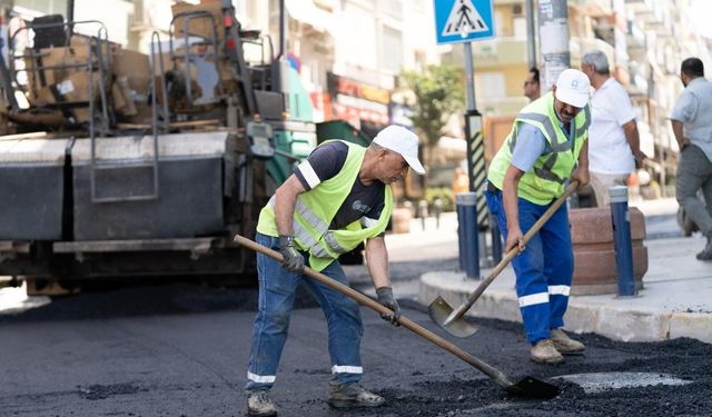 Ata Caddesi'nde yol yenileme çalışmaları tam gaz!