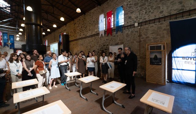 İzmir’deki uluslararası eleştirel eğitim zirvesi başladı