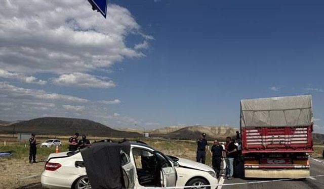 Tır ile otomobilin çarpıştı: 3 ölü, 2 yaralı!