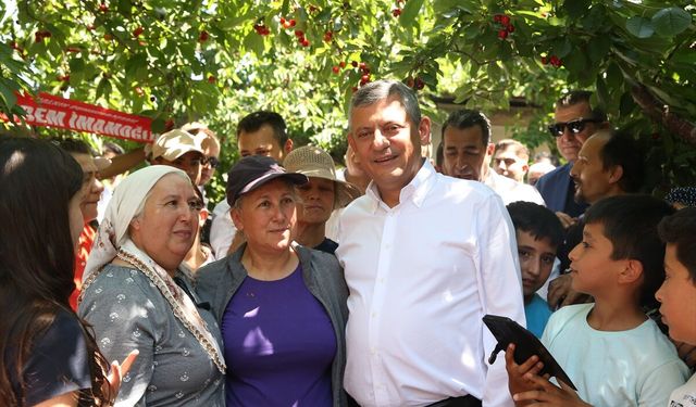 CHP lideri Özgür Özel, Niğde'de işçilerle bir araya geldi