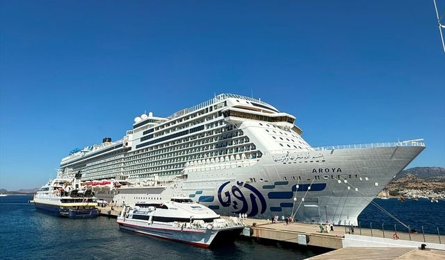 Bodrum'a kruvaziyer akını: 3 bin 292 turist ilçeye geldi