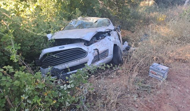 Otomobil şarampole uçtu: Sürücü yaşamını yitirdi