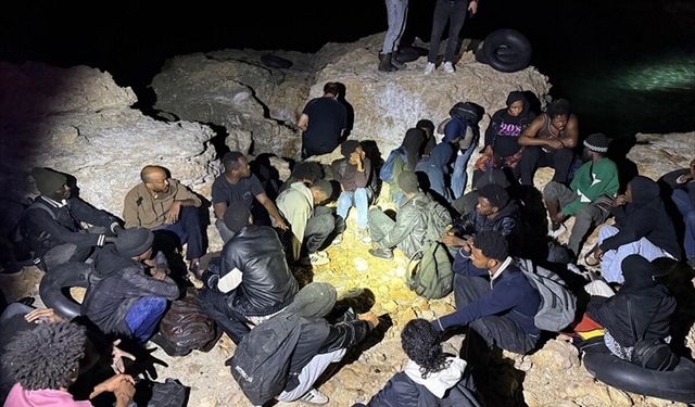 Ege Denizi'nde hareketli saatler: 39 göçmen yakalandı, 8 kişi kurtarıldı