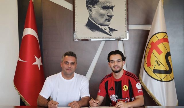 Altay'dan ayrılan Emre imzayı attı