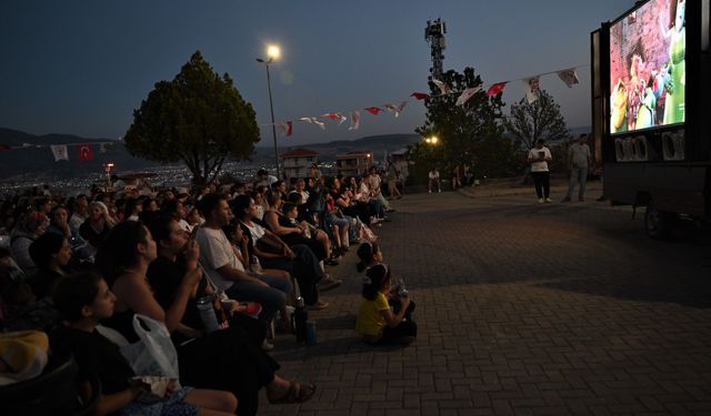 Bornova'da Açık Hava Sinemasına büyük ilgi!